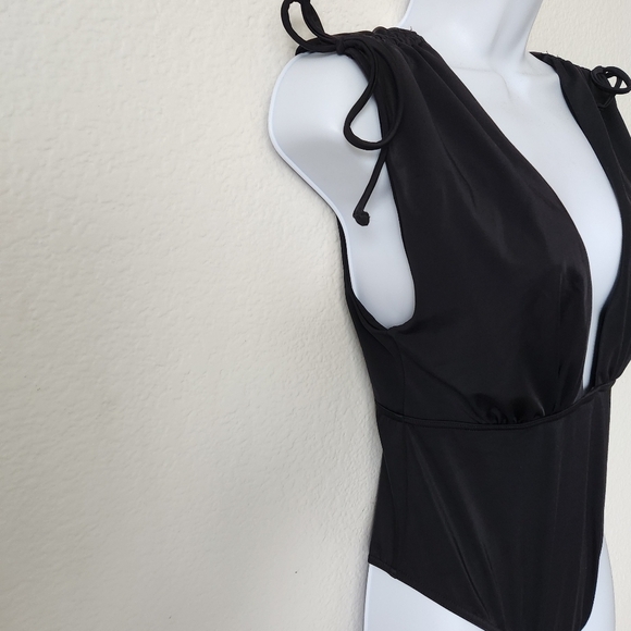 Asos ruched shoulder plunge swimsuit in black women's size 6 - Picture 4 of 14